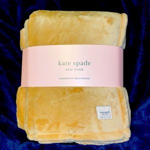 KATE SPADE. FLEECE BLANKET. OVERSIZED TWIN. 68x90”